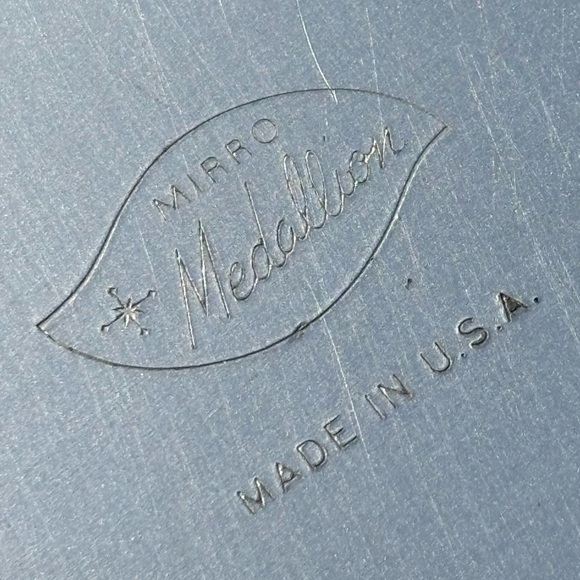 Vintage Mirro Medallion Serving Tray MCM Aluminum & Teak 1950s 1960s Atomic - Picture 6 of 14